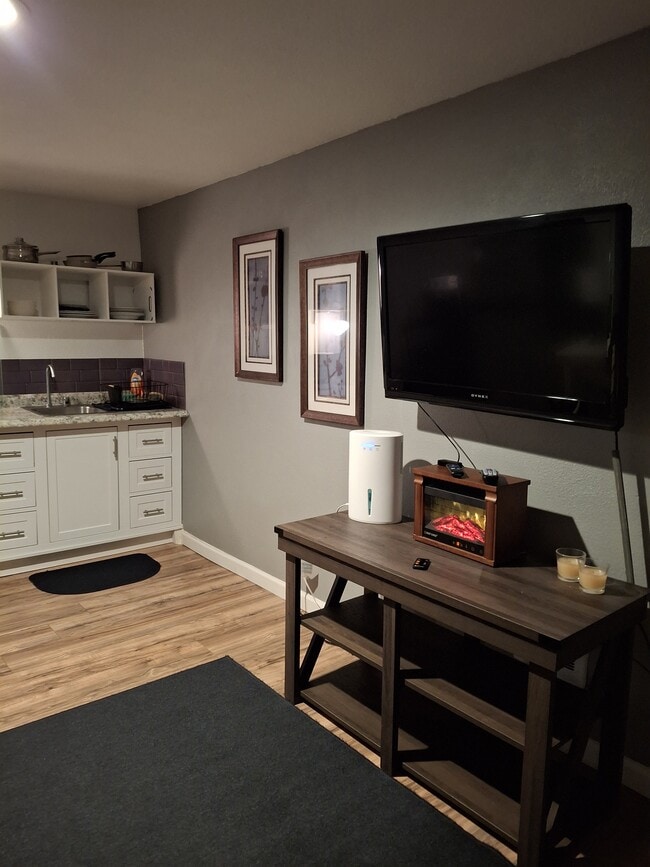 Building Photo - 1180 17th St NE