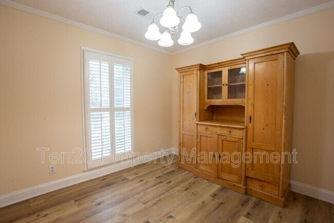 Building Photo - 3232 Modler Dr