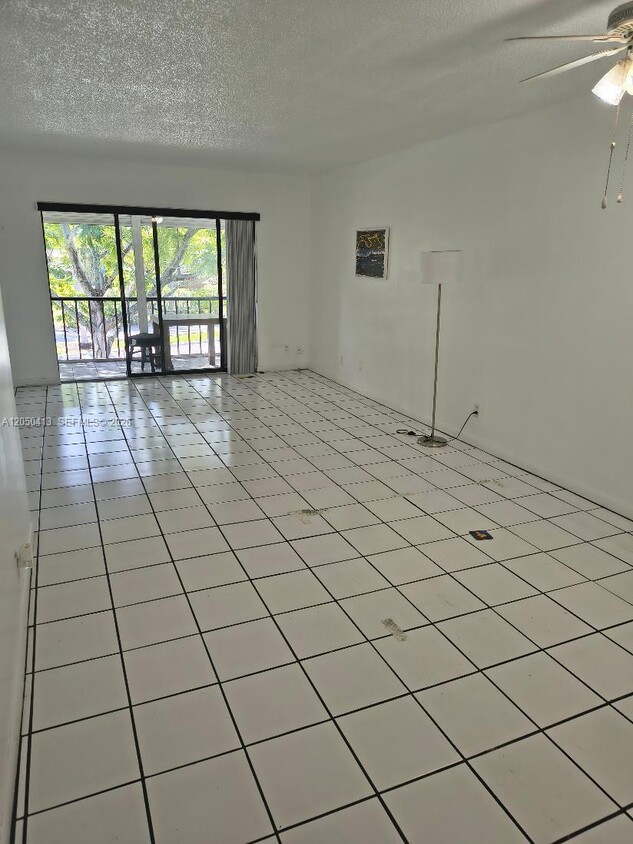 Foto del edificio - 3105 Oakland Shores Dr