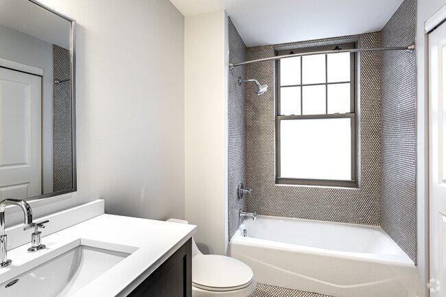 2BR, 2BA - 1425 SF - York House