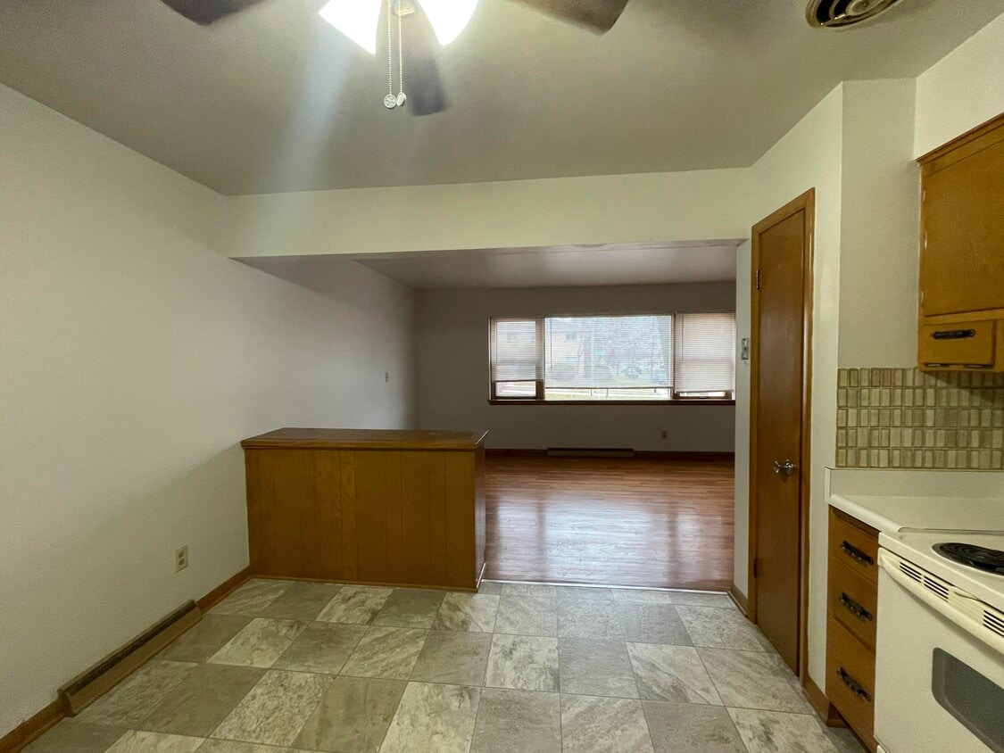 Building Photo - 8305 W Morgan Ave