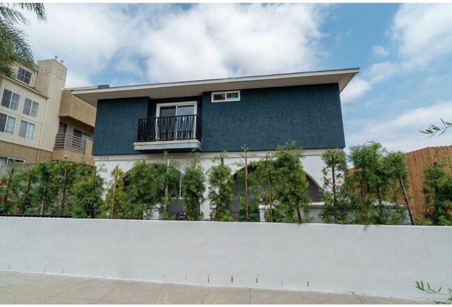 Building Photo - 1552 Hi Point St