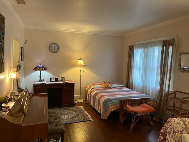 Building Photo - 318 E Colorado Blvd