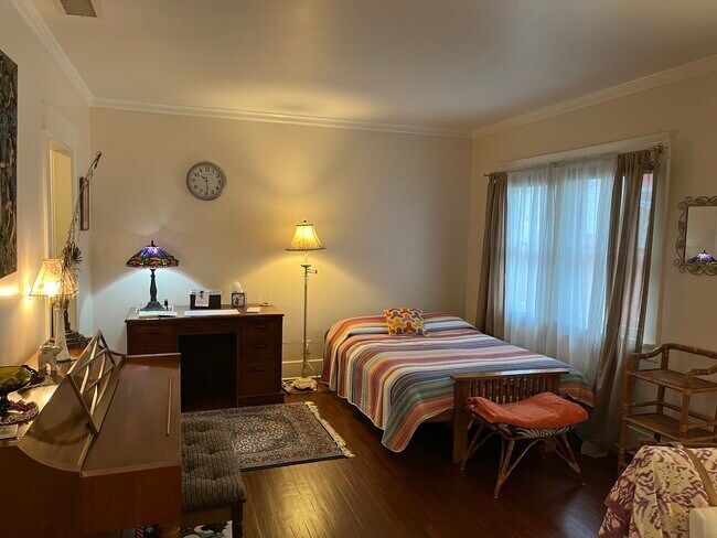 Foto del edificio - 318 E Colorado Blvd