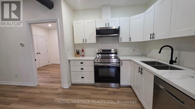 Building Photo - 9 Metropolitan Crescent