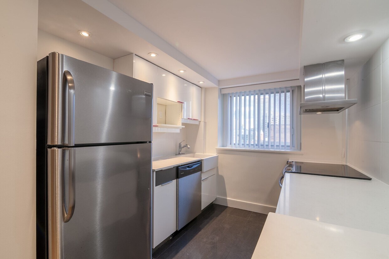 Drummond Plaza Apartments 3435 Drummond Montréal, QC