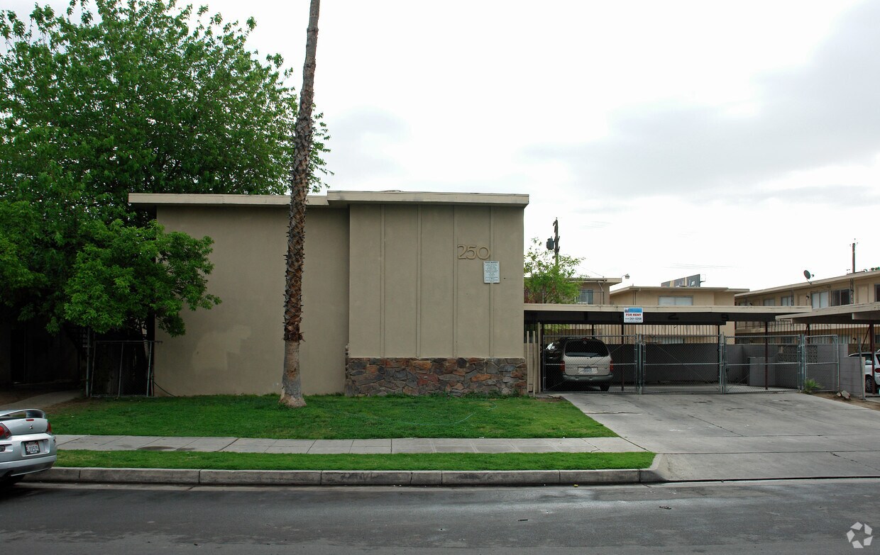 Primary Photo - 250 N Calaveras St