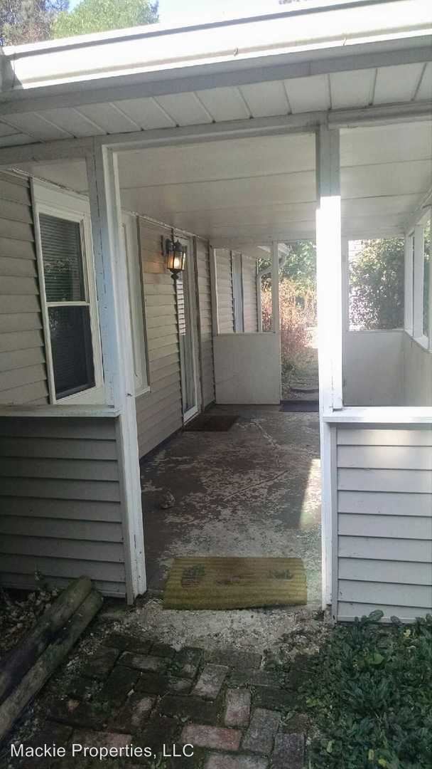 Building Photo - 3 br, 1 bath House - 3560 N. Russell Road