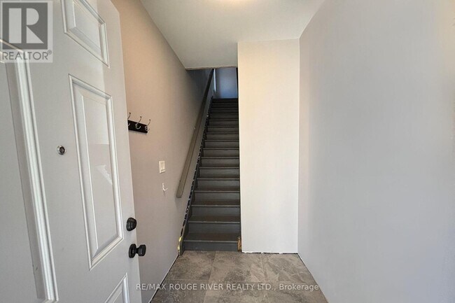 Building Photo - 576 Bethune St