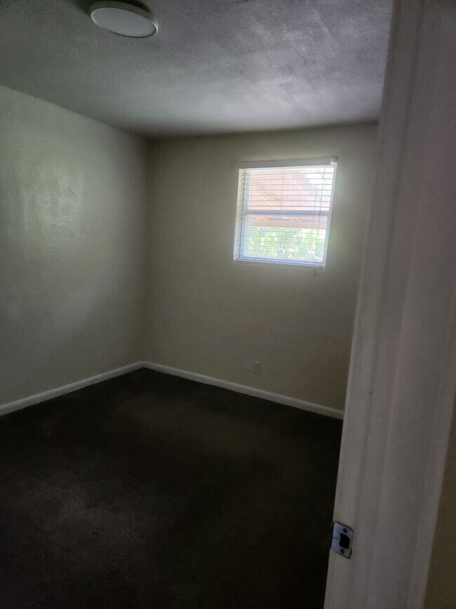 Foto del edificio - 6945 Woodley Dr
