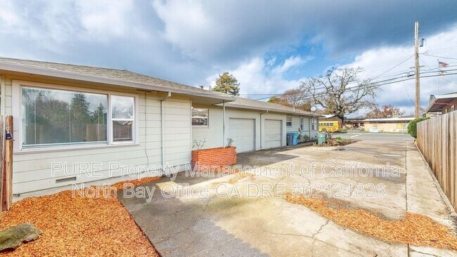 Building Photo - 370 Steele Ln