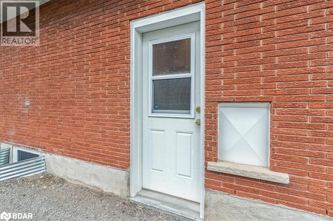 Building Photo - 10 Westdale Dr