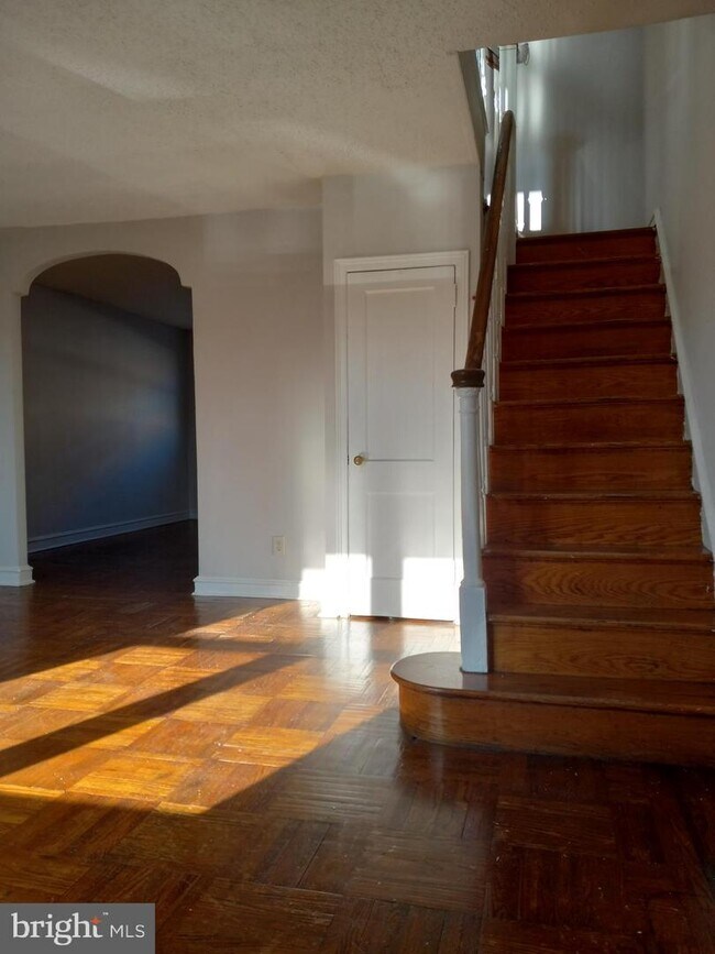 Foto del edificio - 7519 Woolston Ave
