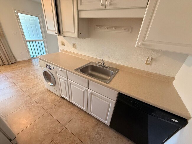 Foto del edificio - 4613 Bayshore Dr
