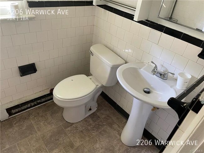 Building Photo - 2206 Warwick Ave