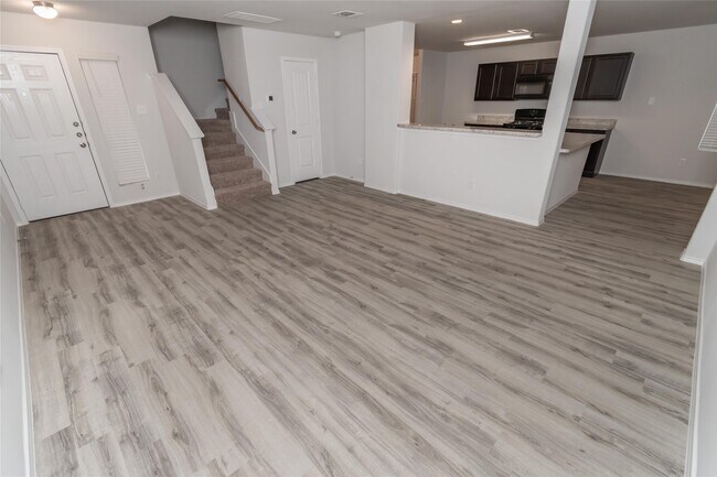 Building Photo - 9108 Yellow Rose Dr