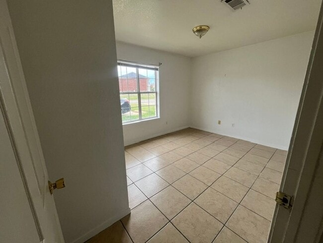Building Photo - 3001 Cantabrian Dr