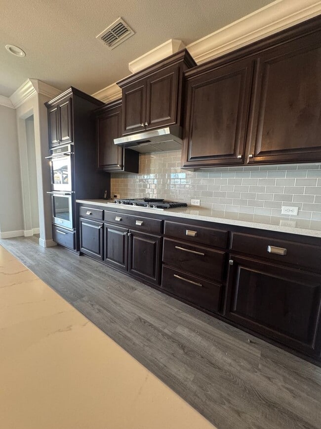 Foto del edificio - 4 BED 2.5 BATH HOME IN REDDING, CA