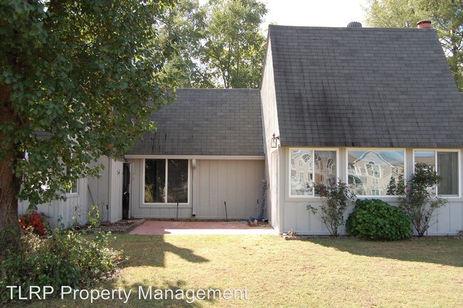 Building Photo - 2480 Lobelia Rd