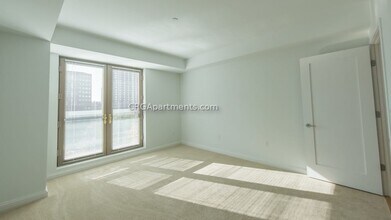 Building Photo - 181 3rd St