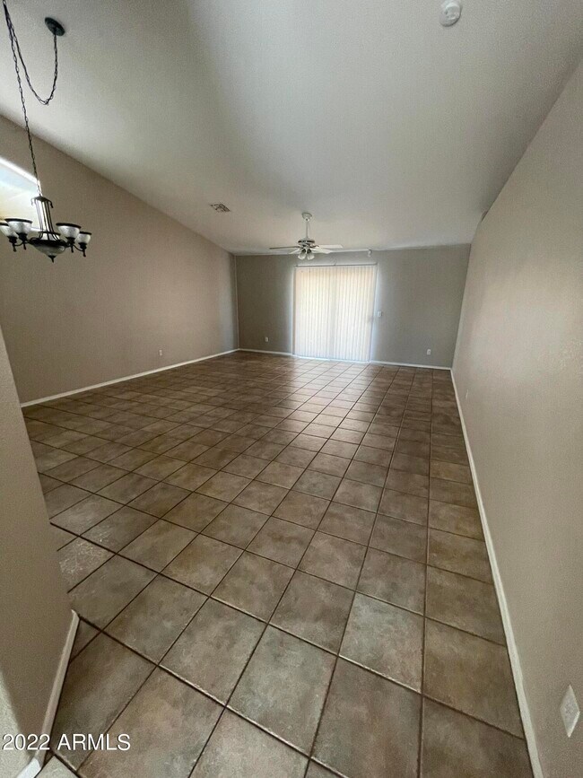 Foto del edificio - 8130 N 112th Ave