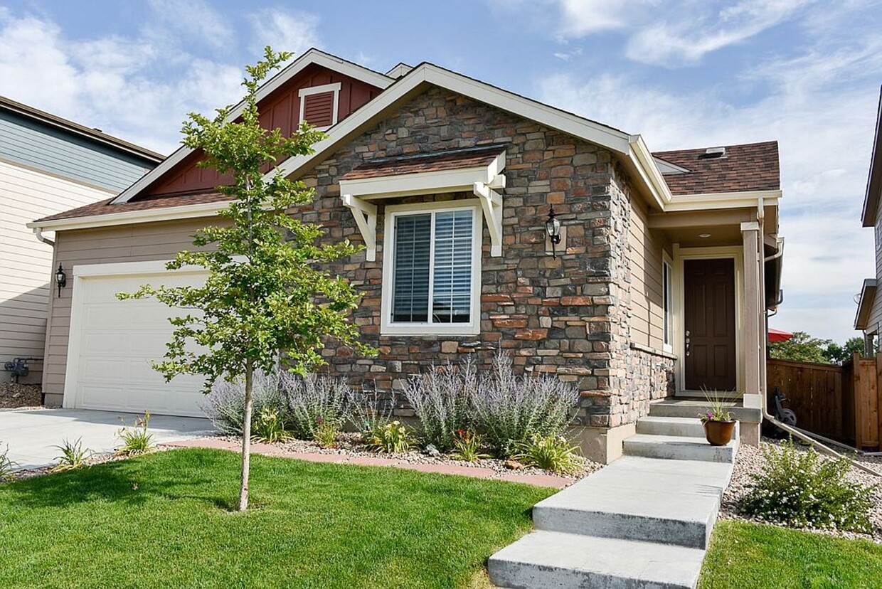 Foto principal - Great 3 Bed / 3 Bath with Garage! Open Flo...