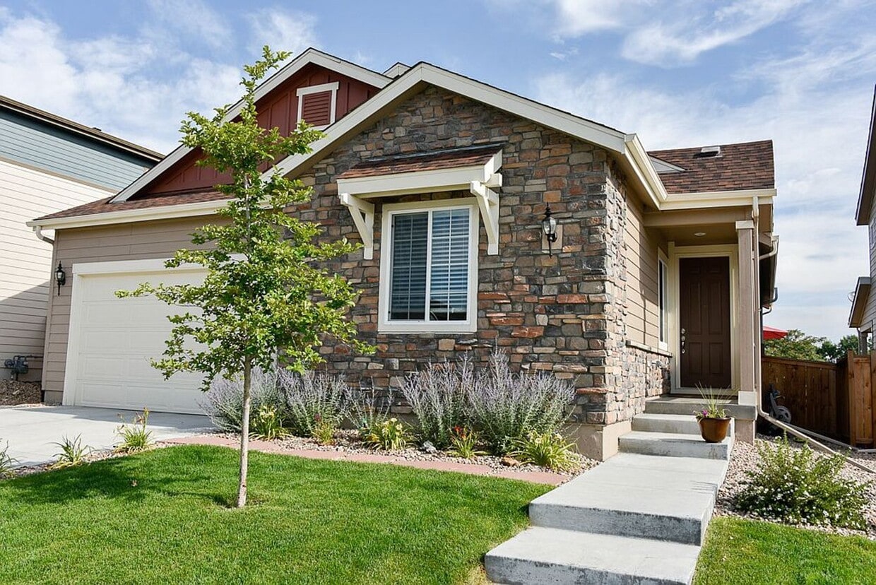 Great 3 Bed / 3 Bath with Garage! Open Floor Plan with Upgrades! - Great 3 Bed / 3 Bath with Garage! Open Floor Plan with Upgrades!