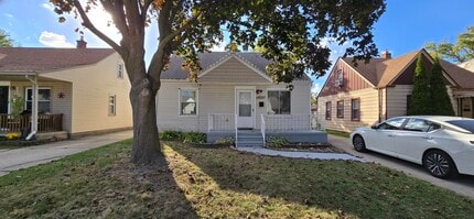 Building Photo - 4924 Hipp St