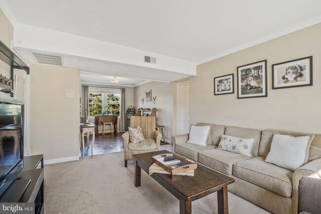 Foto del edificio - 6514 Potomac Ave