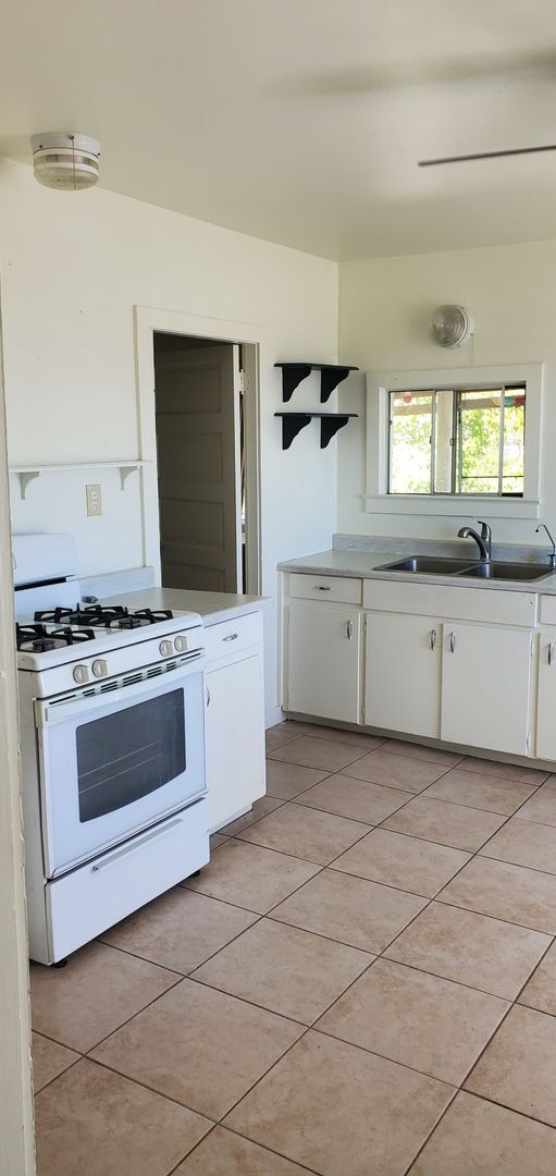 Foto del edificio - AVAILABLE NOW!! 2 Bedroom with Office space in Jerome contact Property Pros