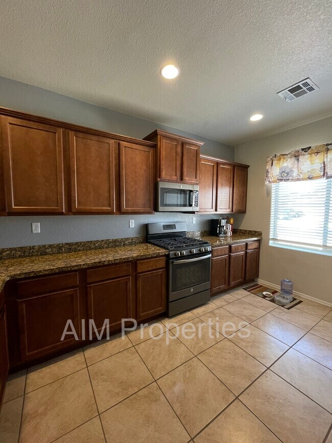 Foto del edificio - 6745 Mountain Hawk Loop NE