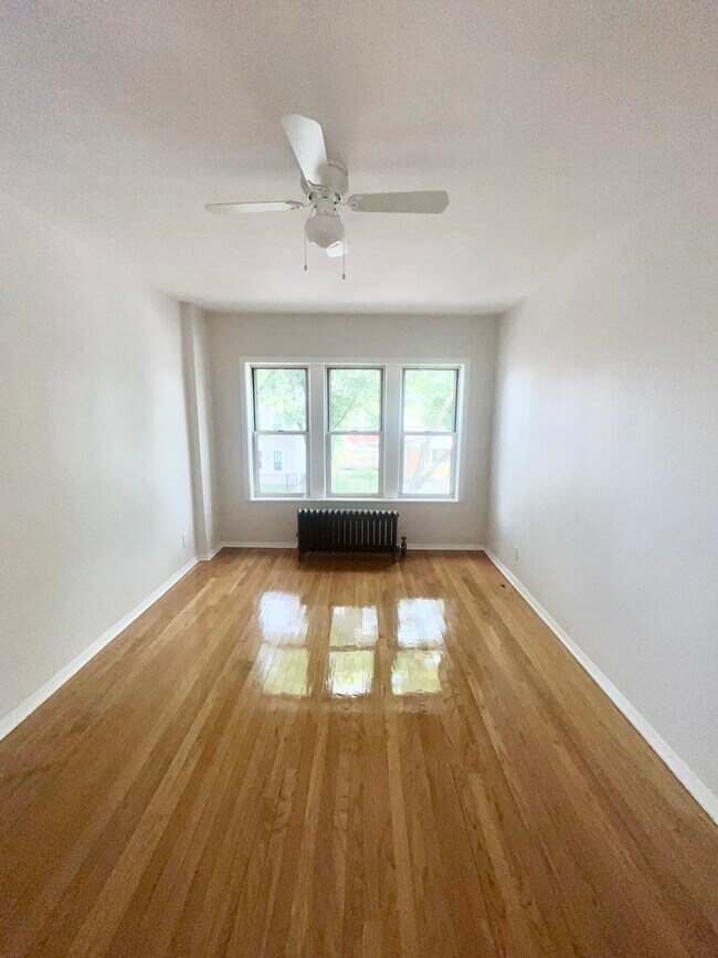 Foto del edificio - 4305 W Augusta Blvd