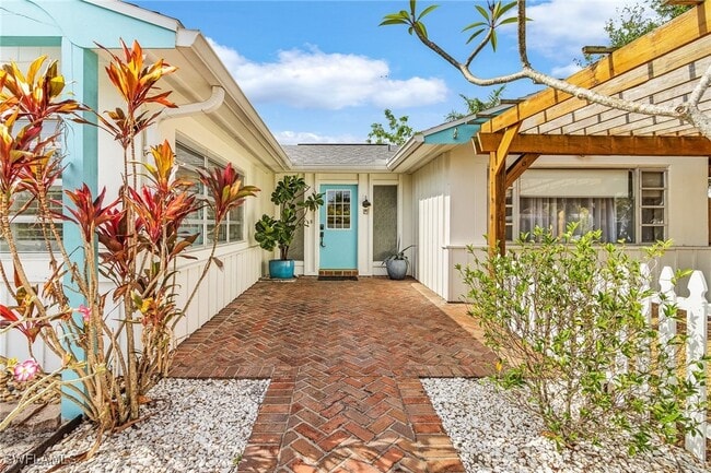 Building Photo - 1560 Maravilla Ave