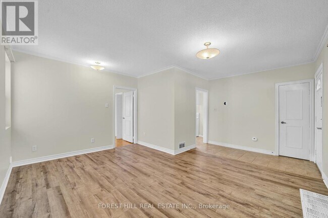 Building Photo - 4 Willingdon Ave