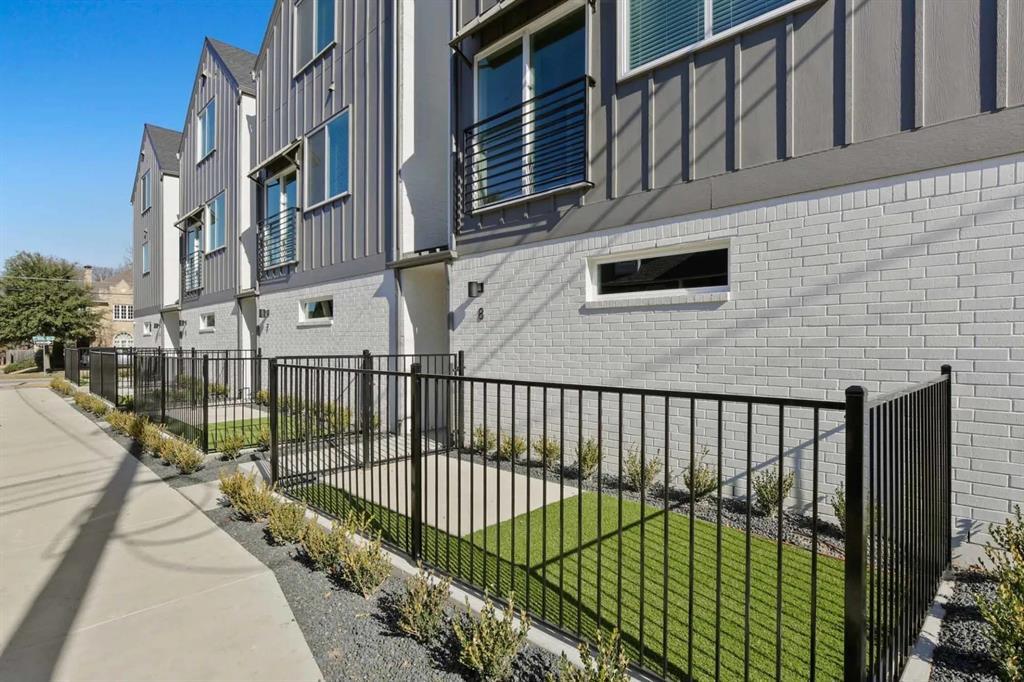 Primary Photo - 3241 Rosedale Ave