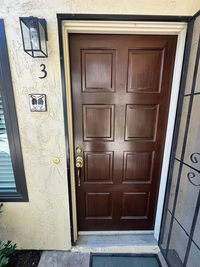 Foto del edificio - Stunning 2-Bed, 2-Bath Renovated Home with Private Patio & Parking!