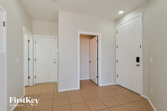 Foto del edificio - 4726 W Lindenthal Ln