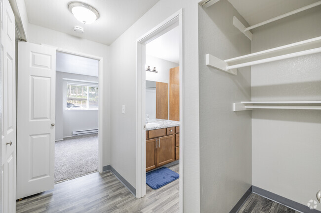 1 BA, 1BA - 723SF - Crestwood Apartments