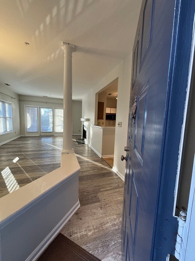 Building Photo - 1001 Brighthurst Dr