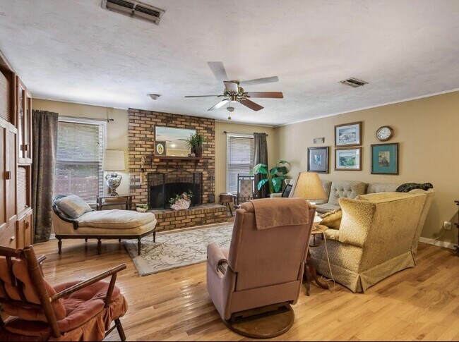 Foto del edificio - 9704 Wadesboro Rd