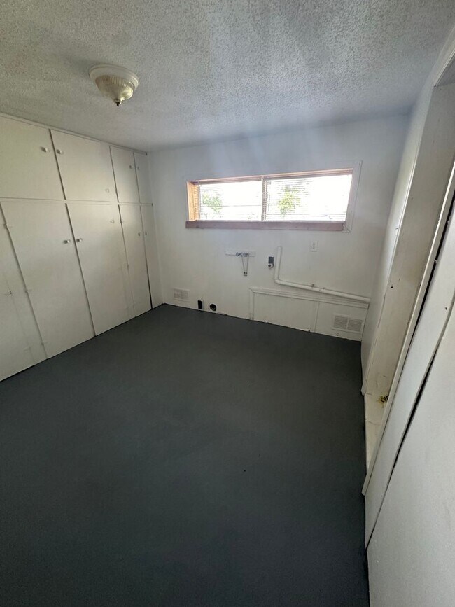 Foto del edificio - Large 2 Bedroom home with a Garage