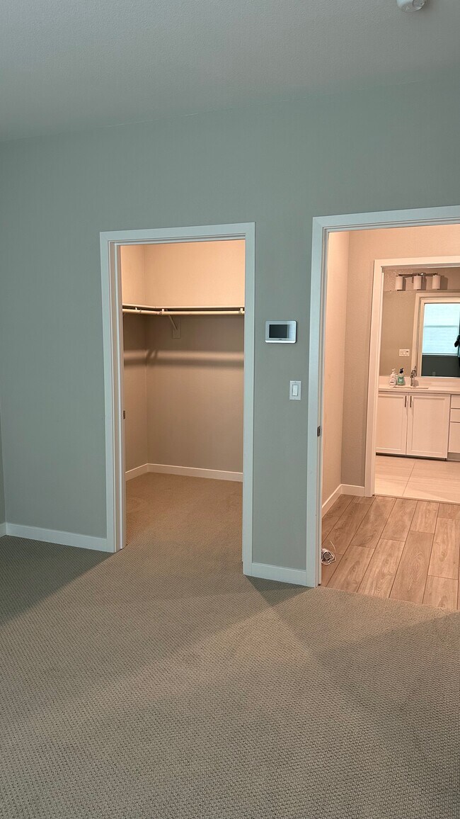 Building Photo - 6583 Vision Ct