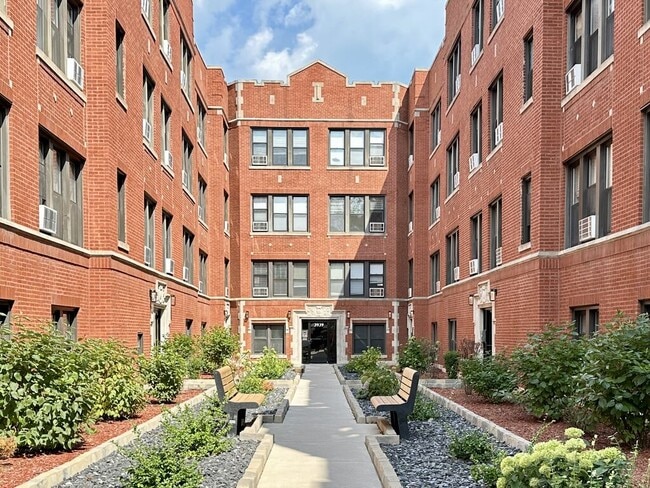 Building Photo - 3946 N Janssen Ave