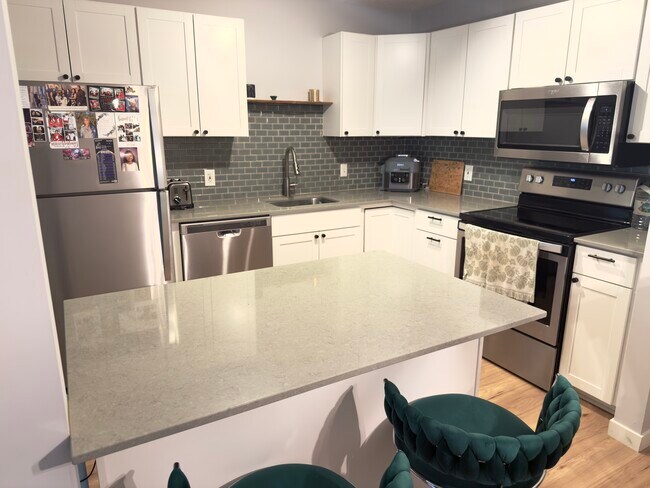 Foto del edificio - 5627 Green Circle Dr