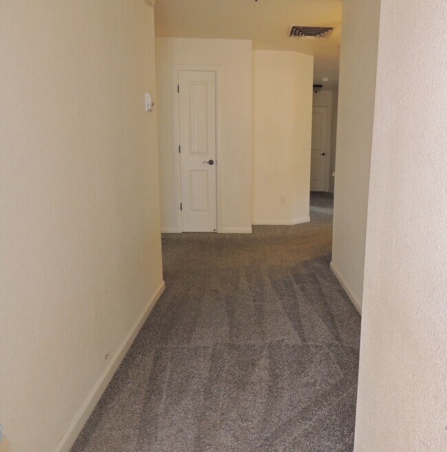 Building Photo - 411 Chert Dr