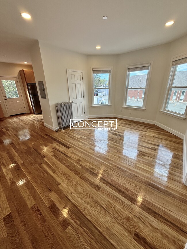 Building Photo - 126 Chestnut St