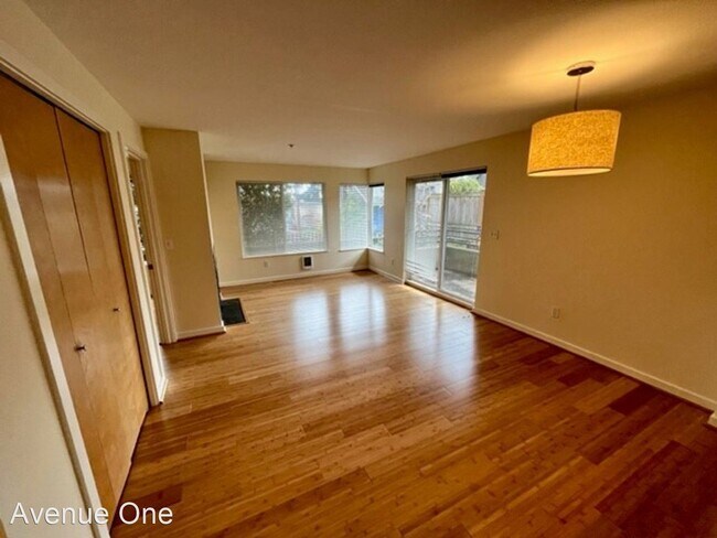 Building Photo - 1 br, 1 bath House - 225 NE 65th St #306