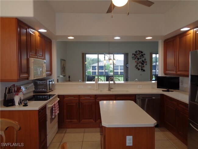 Foto del edificio - 709 Regency Reserve Cir