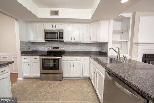 Building Photo - 49 Parchment Dr