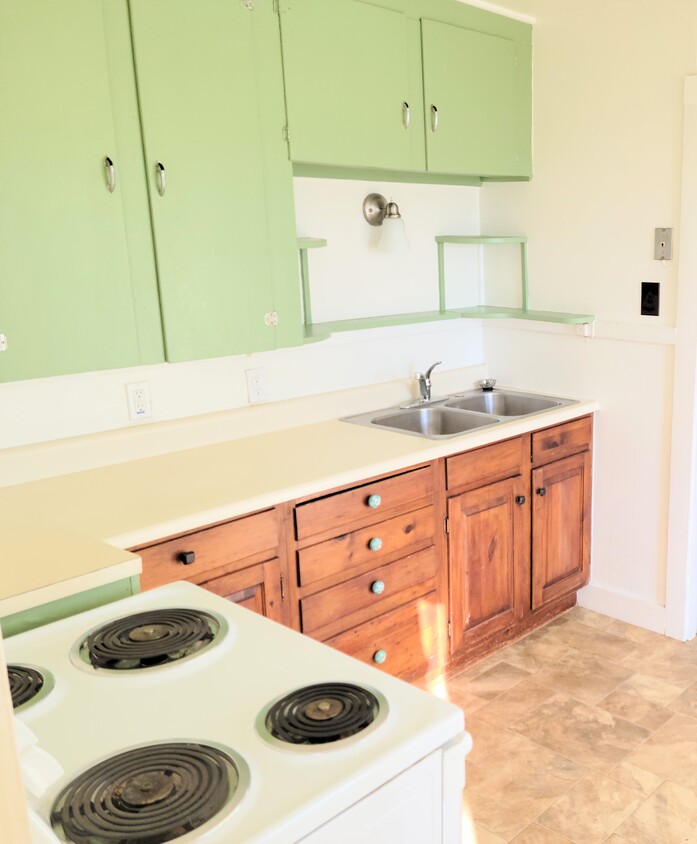 Kitchen - 19 Main St
